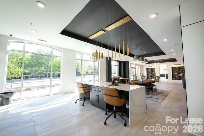 Photo - 425 W Trade St Unit 1FR