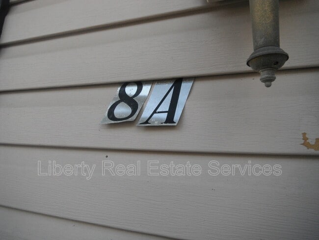 Building Photo - 1100 Pineland Ave Unit Apt 8A