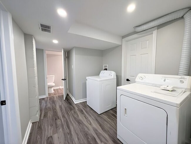 Photo - 20 W 4th St Unité lower