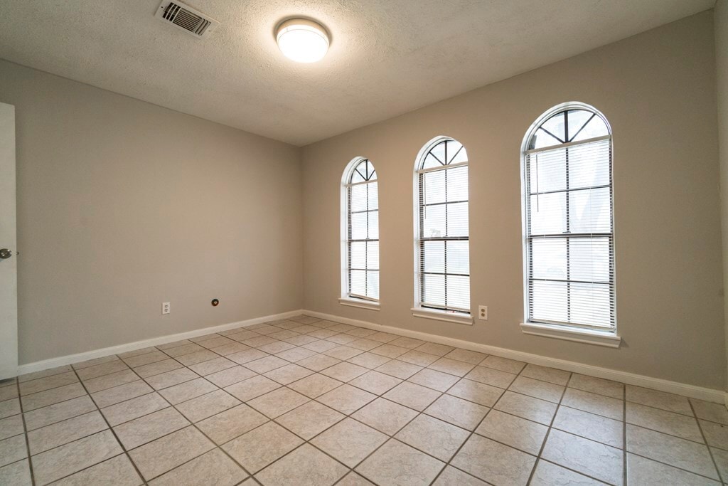 Photo - 18746 Wood Glen Ln