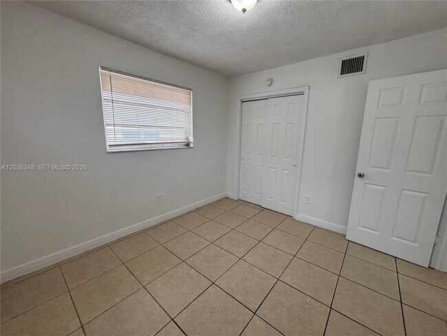 Photo - 8287 NE Miami Ct Unidad 201