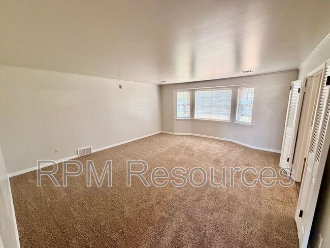 4120 NW 44th St