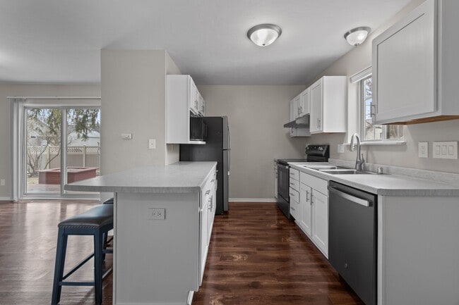 Photo - W6157 Aerotech Dr