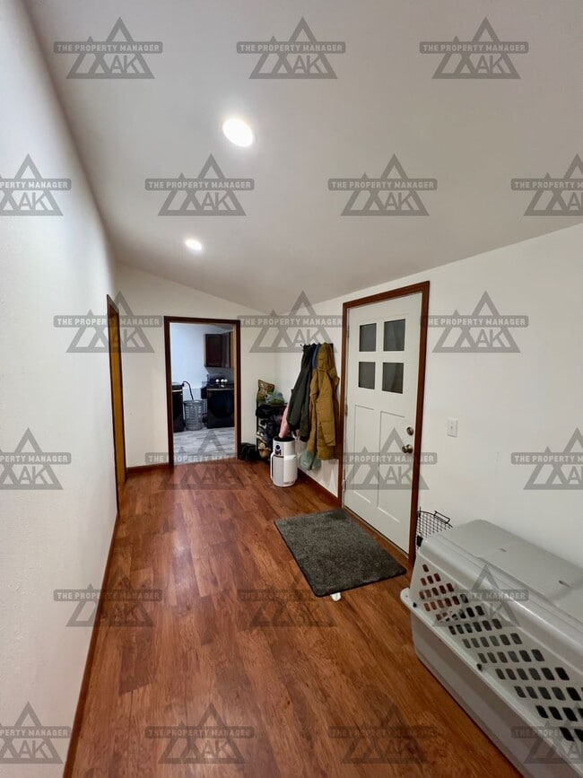 Photo - Charming Pet-Friendly 3-Bedroom Home with Garage & Wood Stove – North Pole