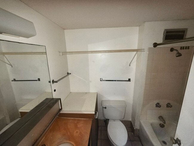 Photo - Spacious 1 Bedroom Ocean View Apartment in the Secured "Makaha Surfside" Complex.