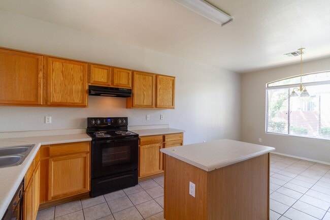 Photo - 2600 E Springfield Pl