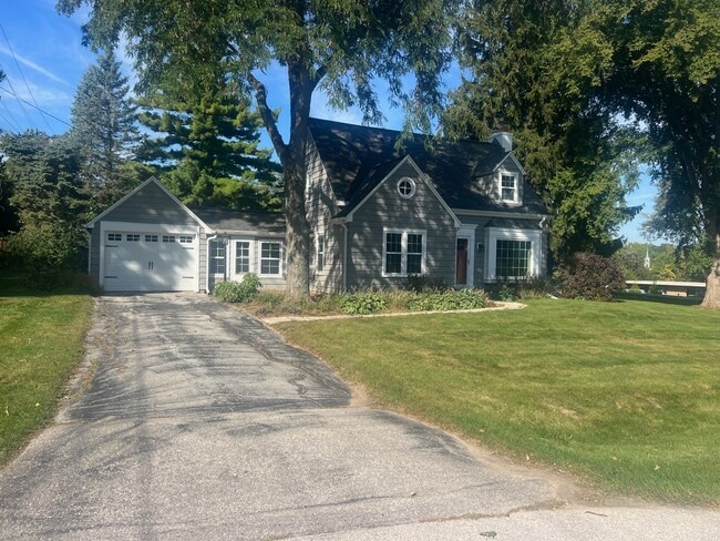 Building Photo - 645 Hi View Ct