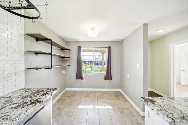 Photo - 2320 W Whitton Ave