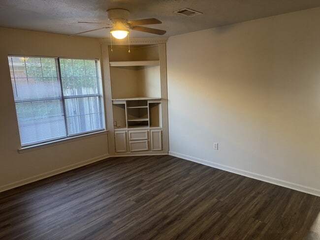 Photo - 3955 Ledbetter Dr