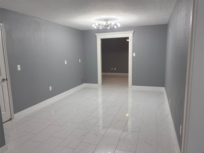 Photo - 18385 Ten Oaks Ct