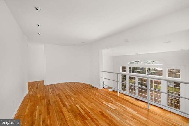 Photo - 4920 Butterworth Pl NW