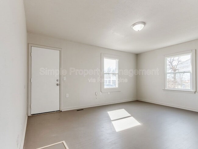 Photo - 517 E Boeing Dr