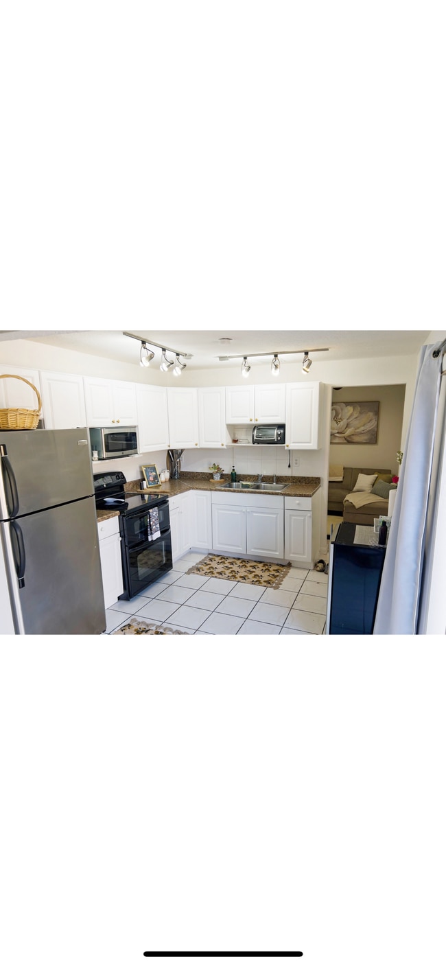 Photo - 4915 Weymouth St