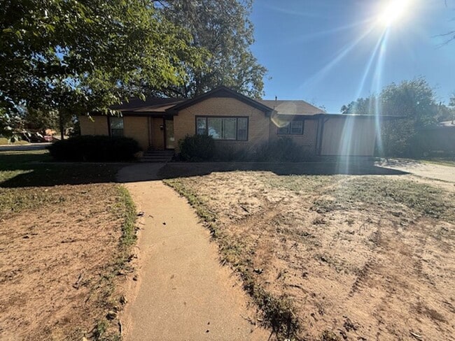 Building Photo - 2125 Cedar Crest Dr