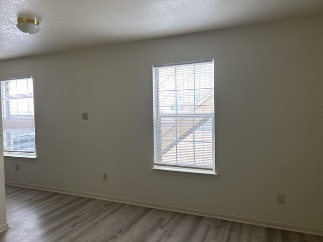 Photo - 504 Esther Cir Unit 504 Esther Circle  B