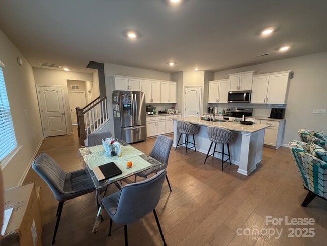 Photo - 403 Wescott St