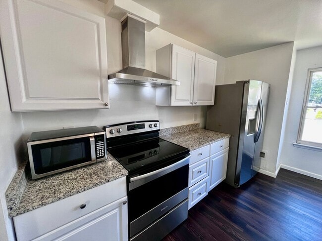 Photo - 3BR Townhome Near Town Center