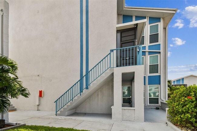 315 Medallion Blvd Condo Unit E - Image