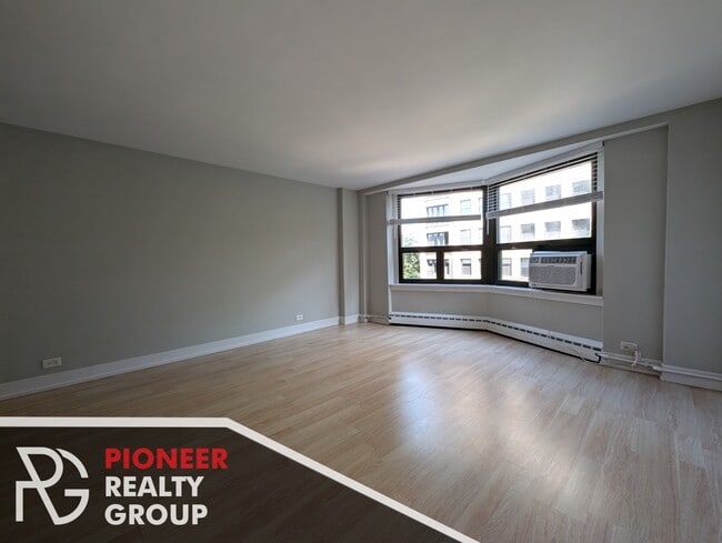 Building Photo - 433 W Wellington Ave Unit 5H