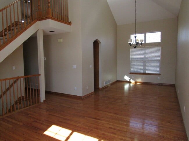 Photo - Spacious 5 bedroom home in Hunters Glen