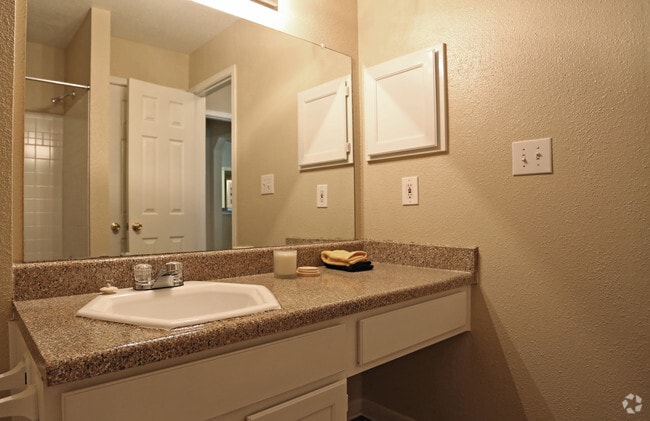 2br, 2ba, Bathroom, 1113 sf