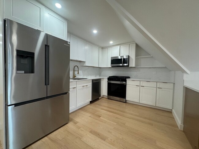 Building Photo - 12 Sewall Ave Unit 3