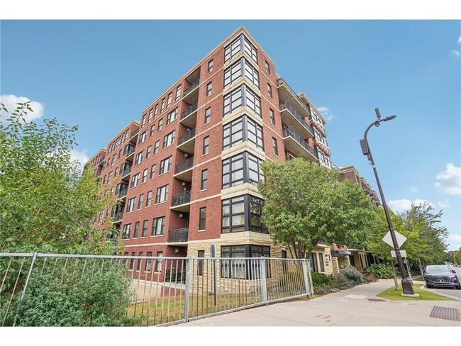 Building Photo - 401 N 2nd St Unit 317