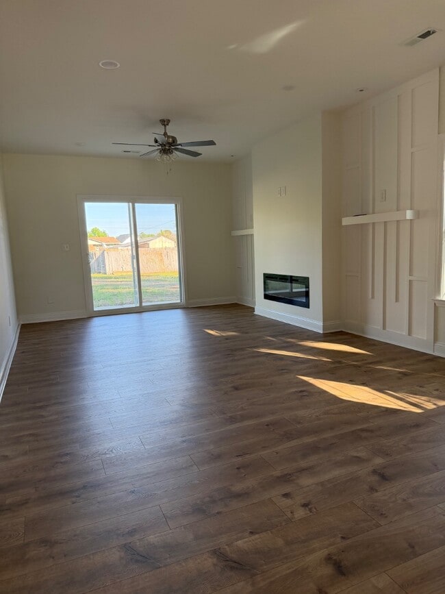 Photo - 2537 Jones St