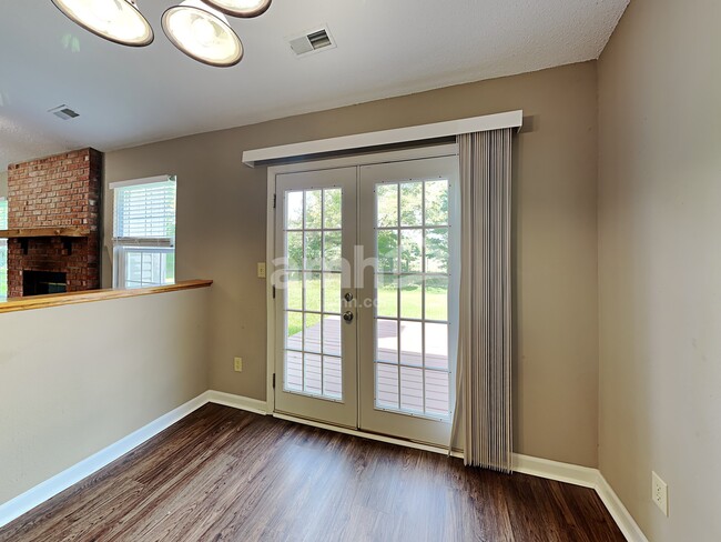 Photo - 425 E New York St