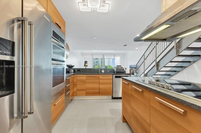 Building Photo - 2950 NE 188th St Unit 315 Rental