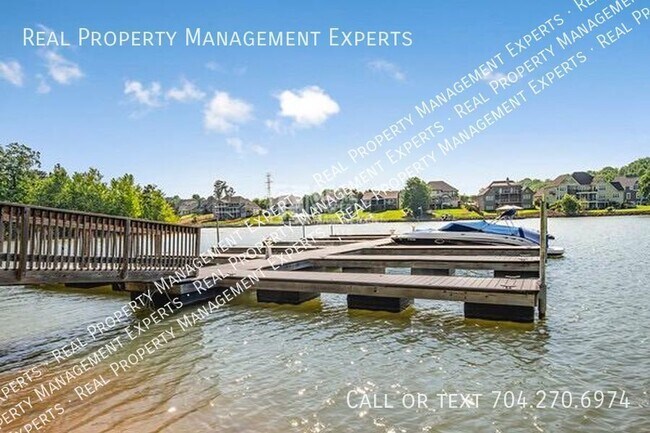 Photo - Amazing 4 Bed 3.5 Bath Town Home on Lake N...