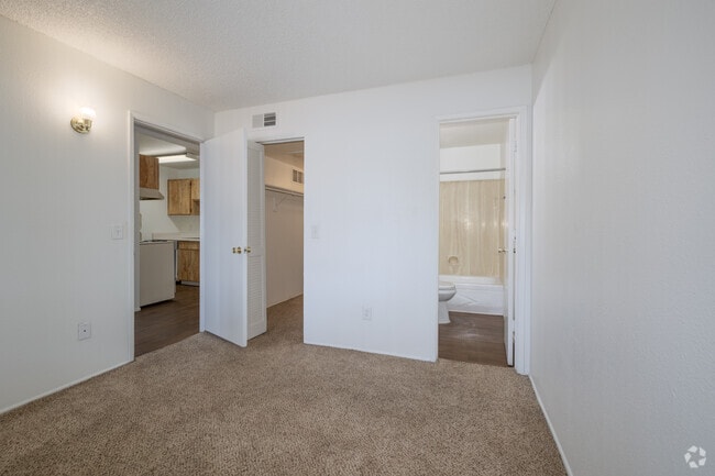 1BR, 1BA - 420SF - Bedroom