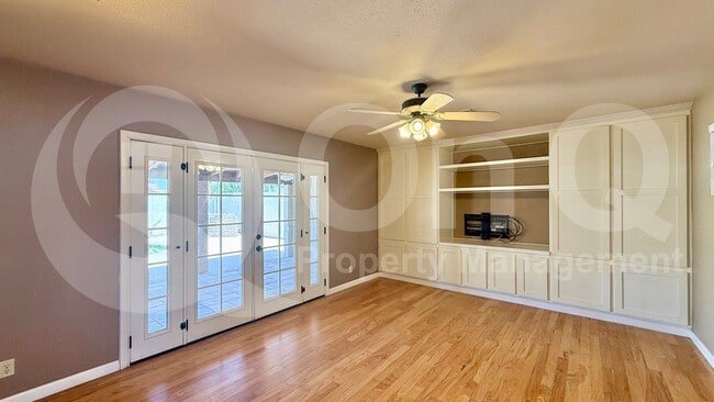 Photo - 104 E Taylor St