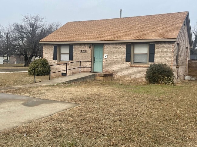 Photo - 2 bed 1 bath, laundry connections, large fenced yard, corner lot!