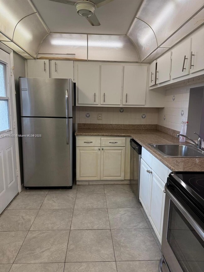 Building Photo - 2800 NW 56th Ave Unit A303