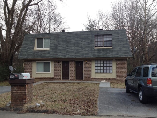 Building Photo - HAMILTON CIRCLE 1151/1153 Rental