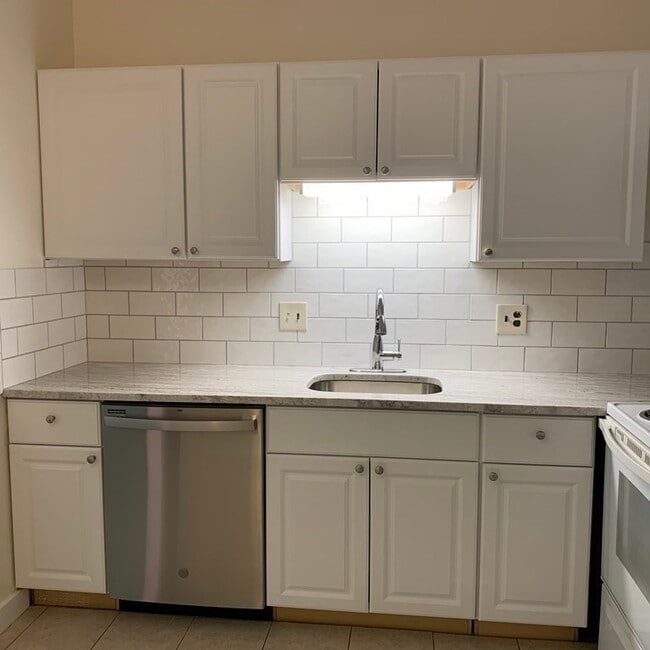 Building Photo - 80 N Warren St Unit 20