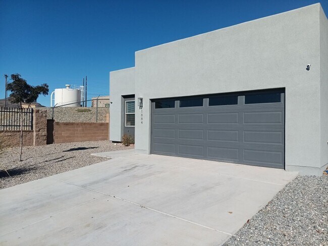 Photo - Newly-renovated 3 bedroom, 2 bathroom in Los Lunas! All new appliances! HUGE yard! Showings avail...