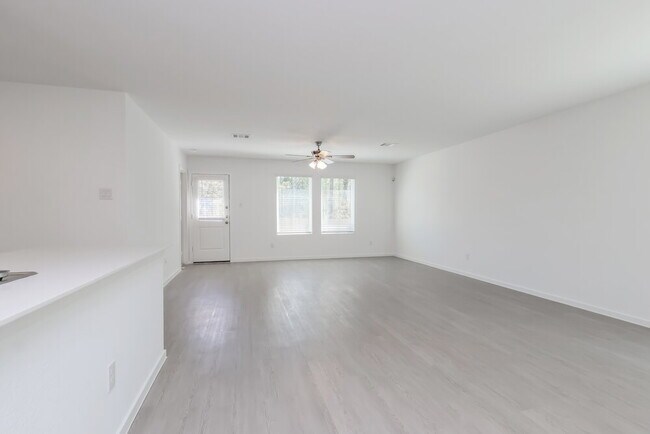 Photo - 16002 Tallis Dr