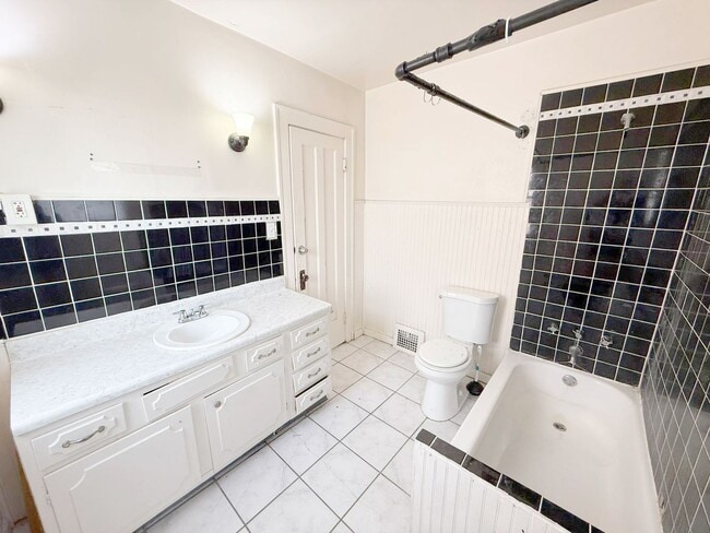 Photo - 3 BED 1 BATH BEAUTIFUL SINGLE FAMILY HOME