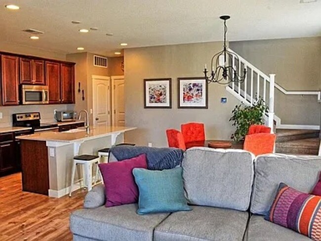 Photo - Outstanding Townhome W/ Large 3 Bed- 2.5 B...