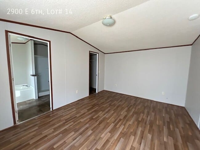Photo - 2900 E 6th Ave