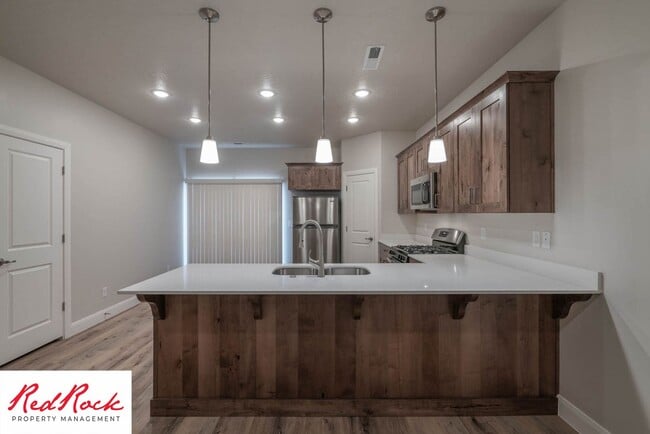 Newer Townhome in Hurricane Heights - Newer Townhome in Hurricane Heights