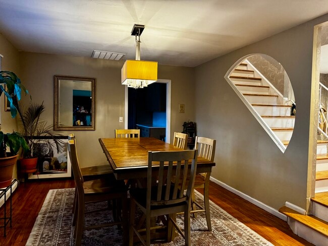 Photo - 6 Redcoat Ln