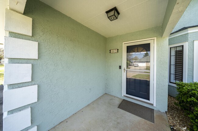 Photo - 307 Fan Palm Pl