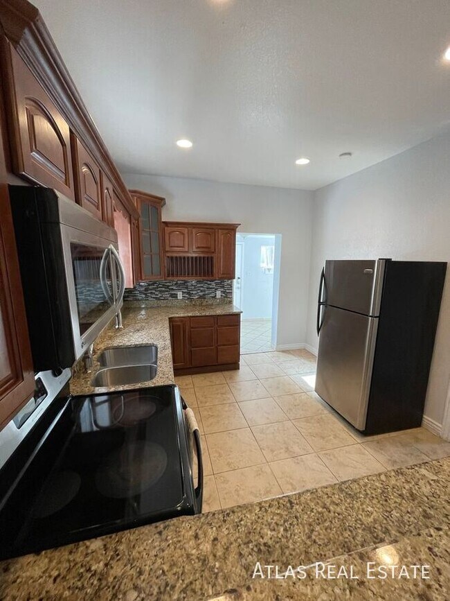 Photo - 223 Fox St