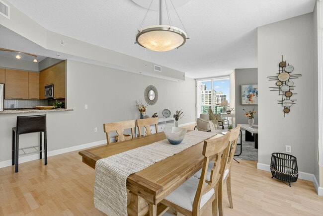 Photo - 350 SE 2nd St Unidad 1030