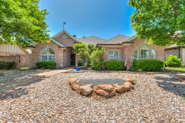 Building Photo - NOW AVAILABLE - Beautiful 3-Bedroom Home in the Southland Neighborhood!