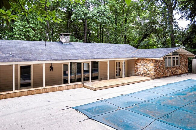 Photo - 5270 Riverview Rd NW