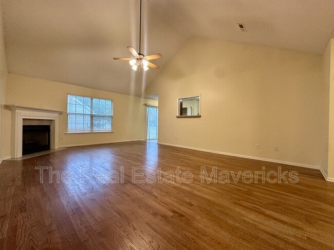 Photo - 1720 Hawk Run Ln